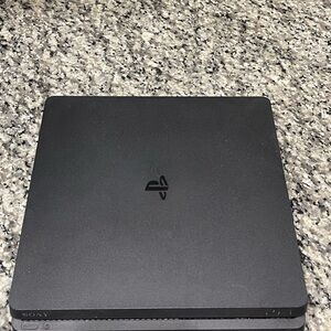 PlayStation 4 Slim 400GB Storage